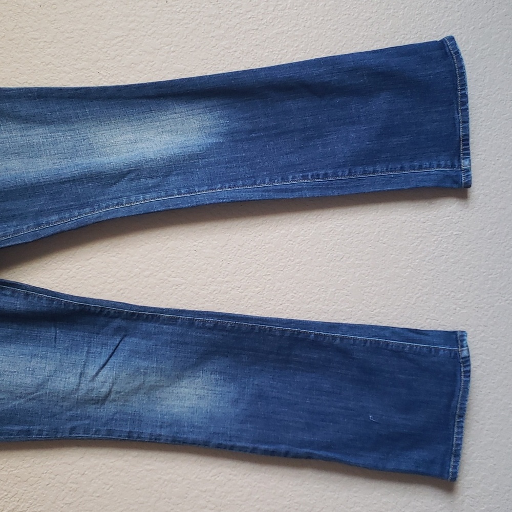 Joe's Size 28, Curvy Bootcut.  Classic Blue Denim Jeans - Picture 3 of 10